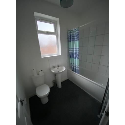 24 Stephenson Street Bathroom.jpg