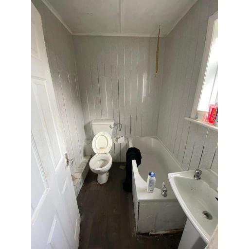23 Moore Street Bathroom.jpg