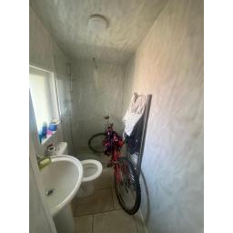 17 Avon Street toilet +shower.jpg