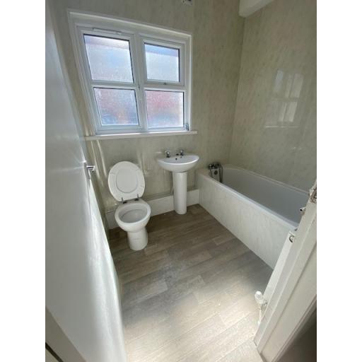 High yielding tenanted property in the North East bathroom Ashton St Easington.jpg