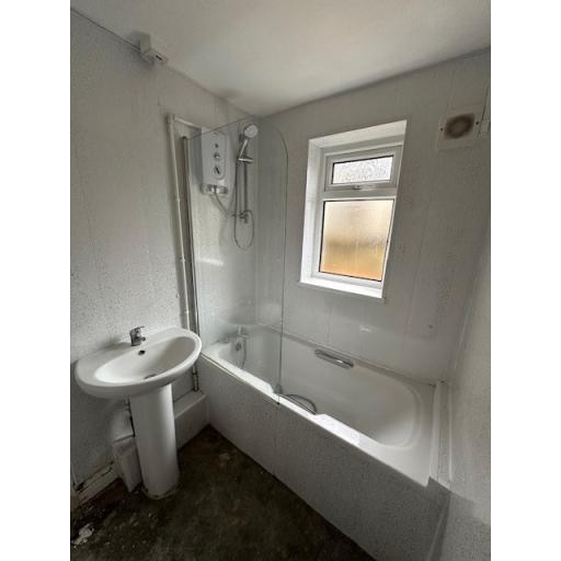 High yielding tenanted property in the North East  (bathroom).jpg