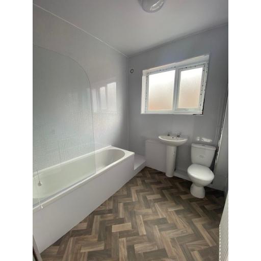 High yielding investment property – Refurbished bathroom.jpg